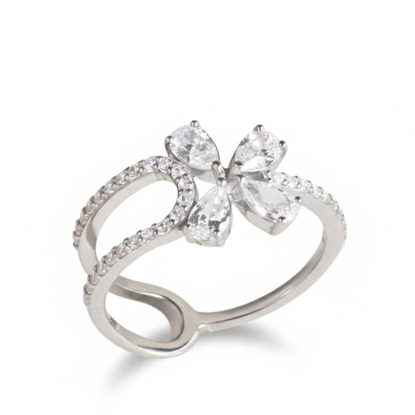 Sterling silver Flower ring witn Moissanite Diamond