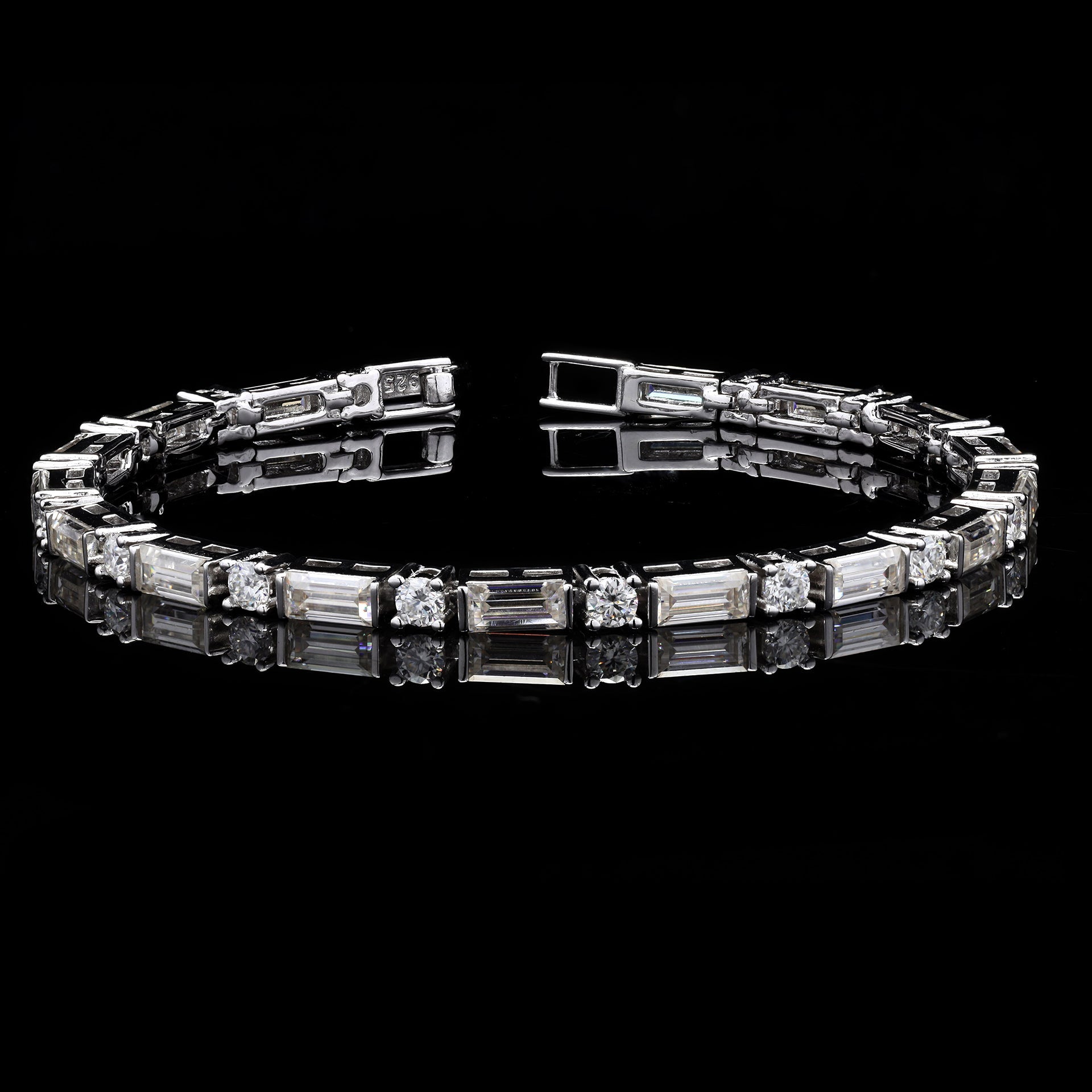 Round/Baguette Elegant Bracelet in 925 Silver