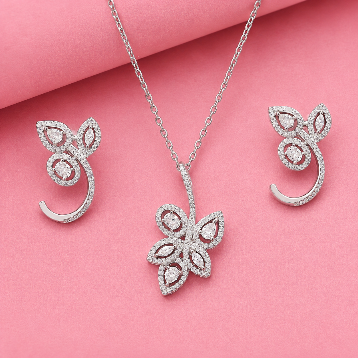 925 Silver Petal Sparkle Moissanite Pendant Set