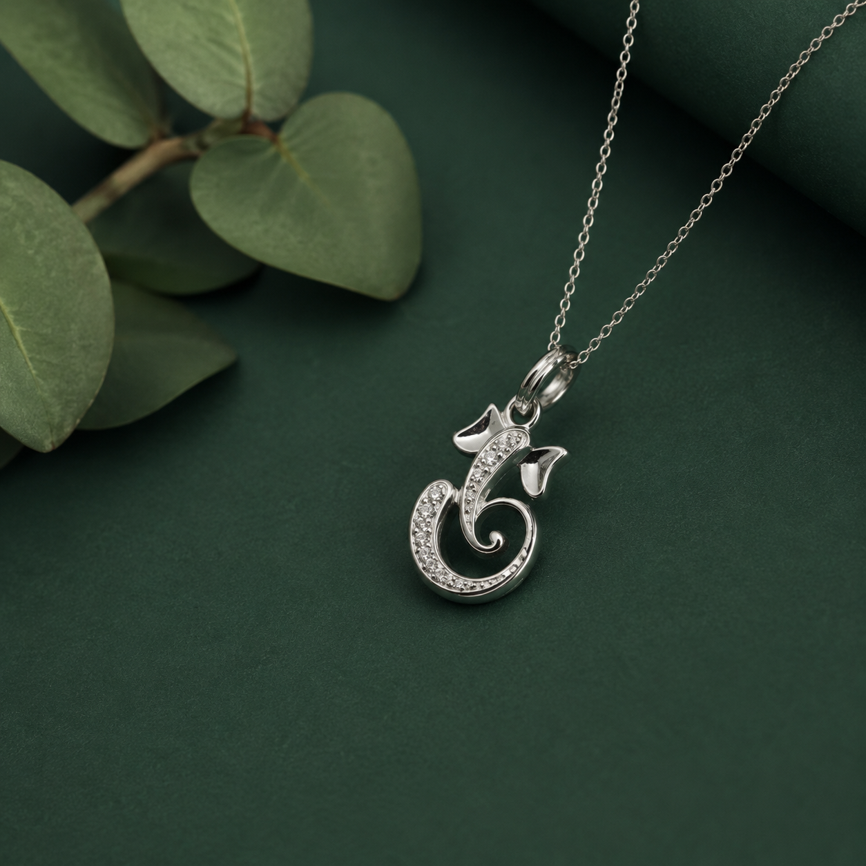 Ganesh ji Vighnaharta Pendant in 925 Silver with Moissanite