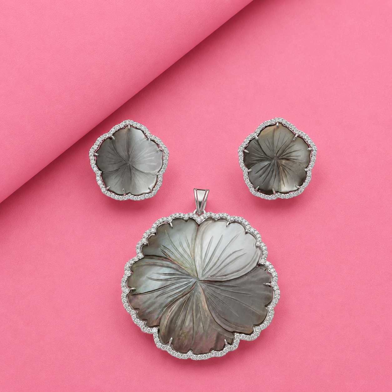 Elegant Mother of Pearl in 925 silver Pendant set