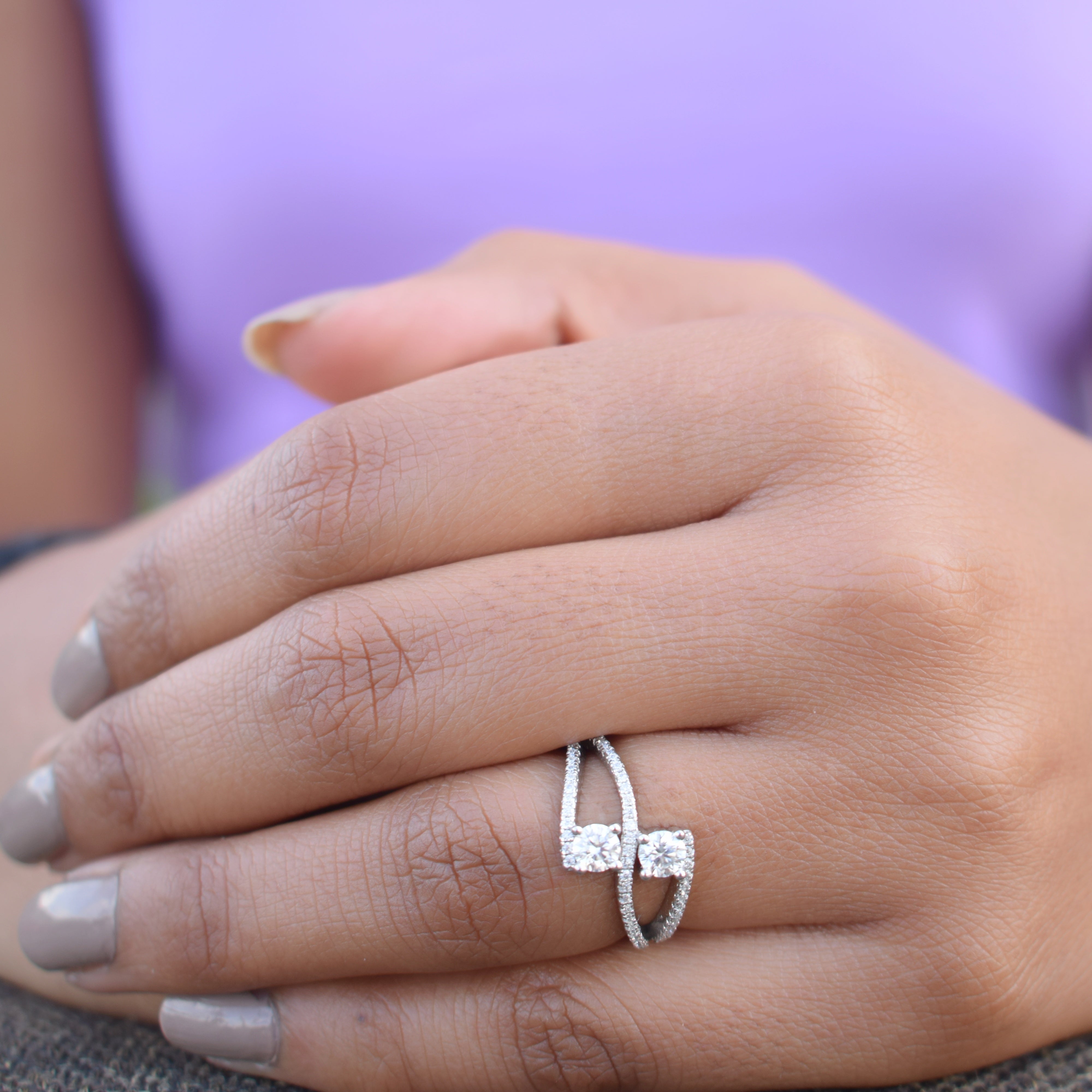Twisted Design Finger Ring in Sterling Silver with Moissanite