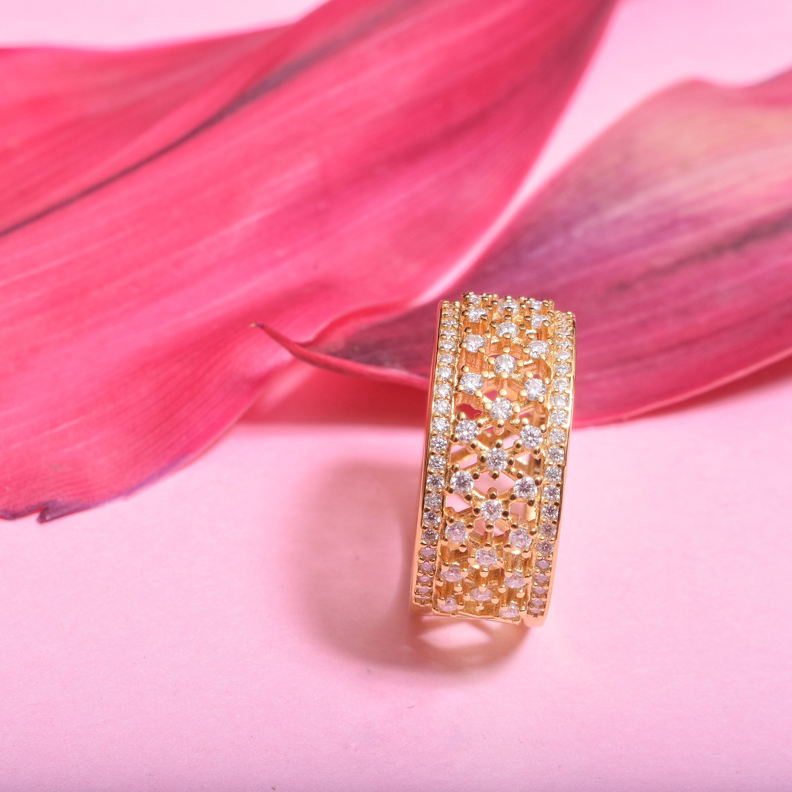 Moissanite Fern Band Ring in yellow Gold Rhodium