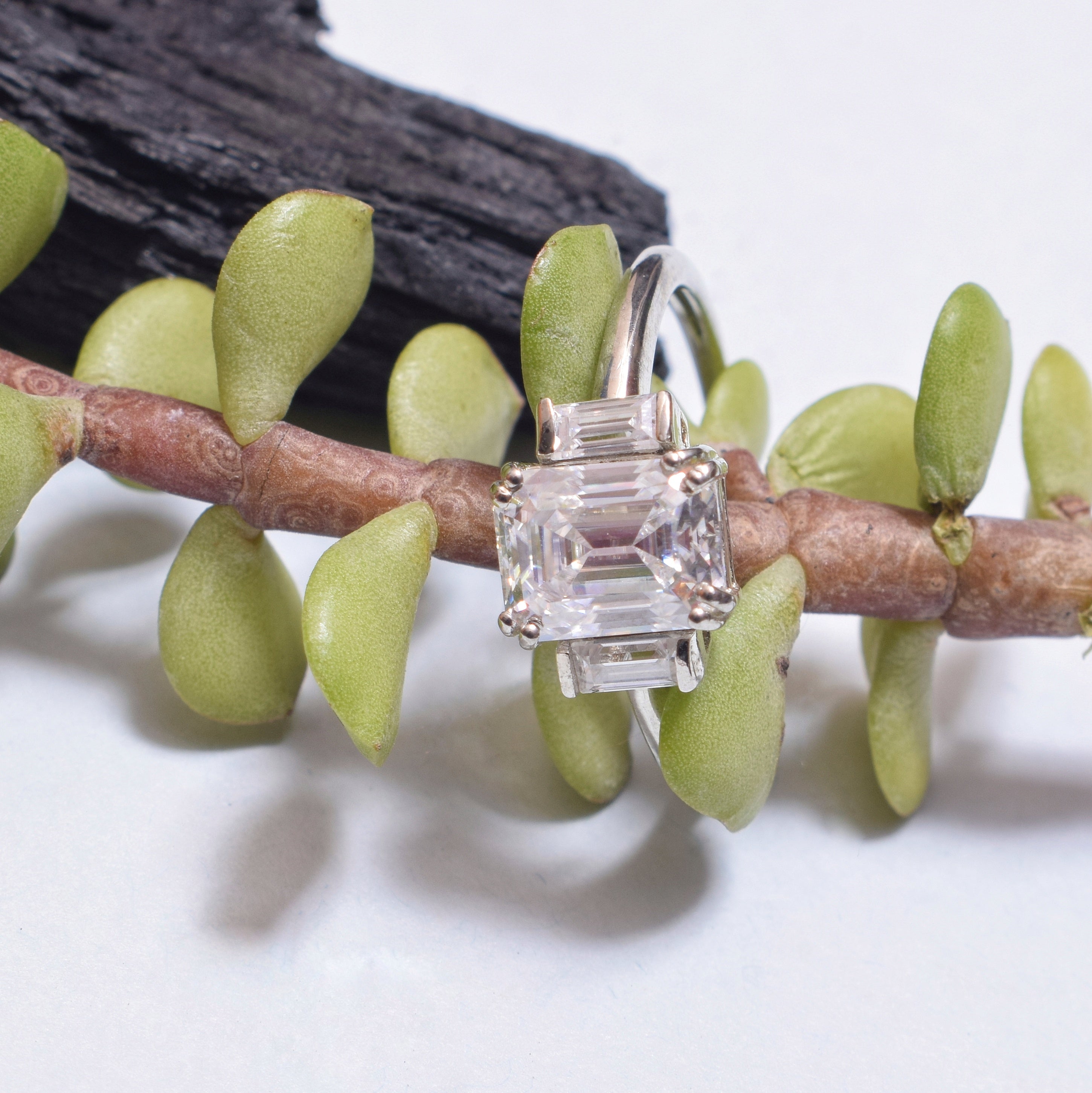 Vintage 3 stone Sterling Silver Ring