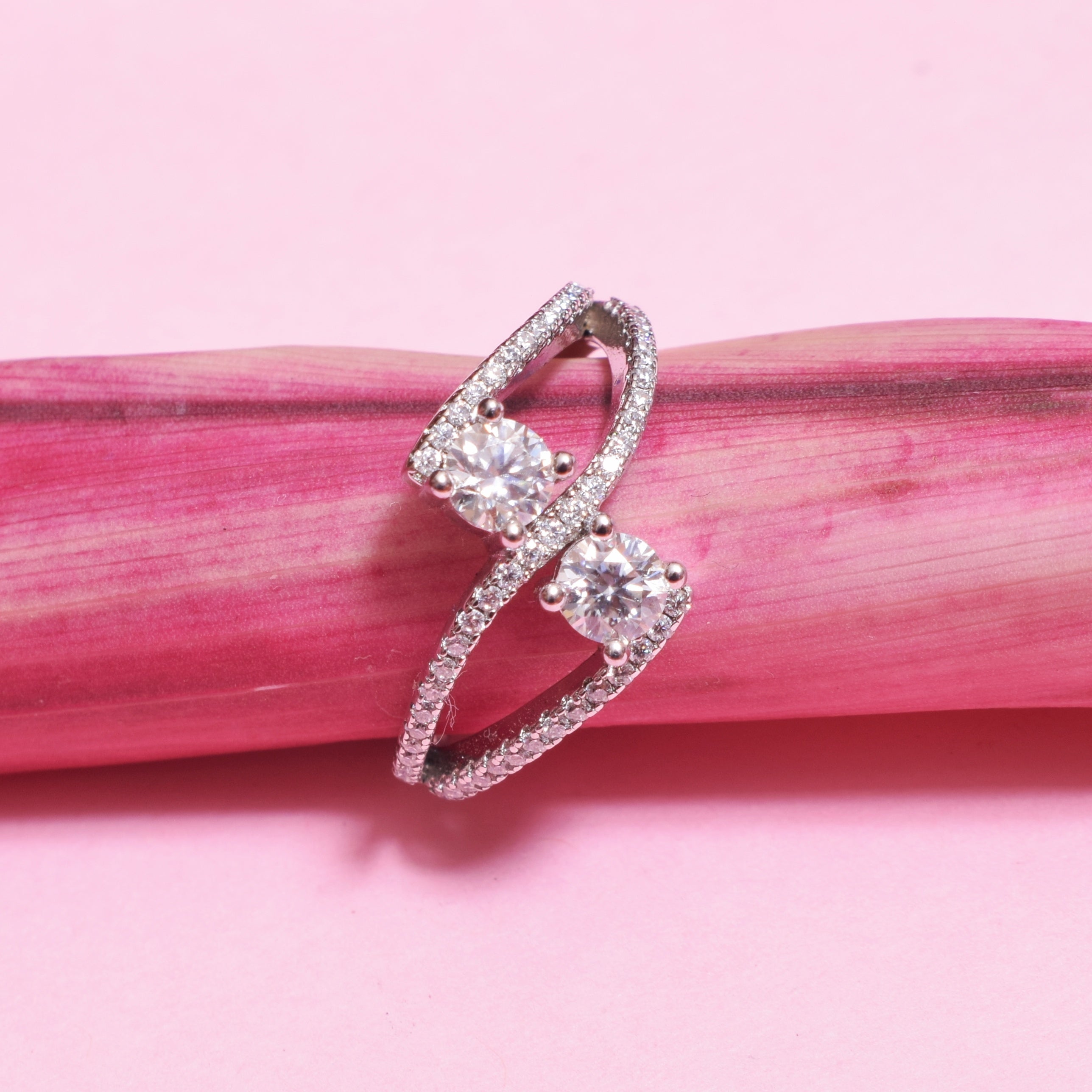Twisted Design Finger Ring in Sterling Silver with Moissanite