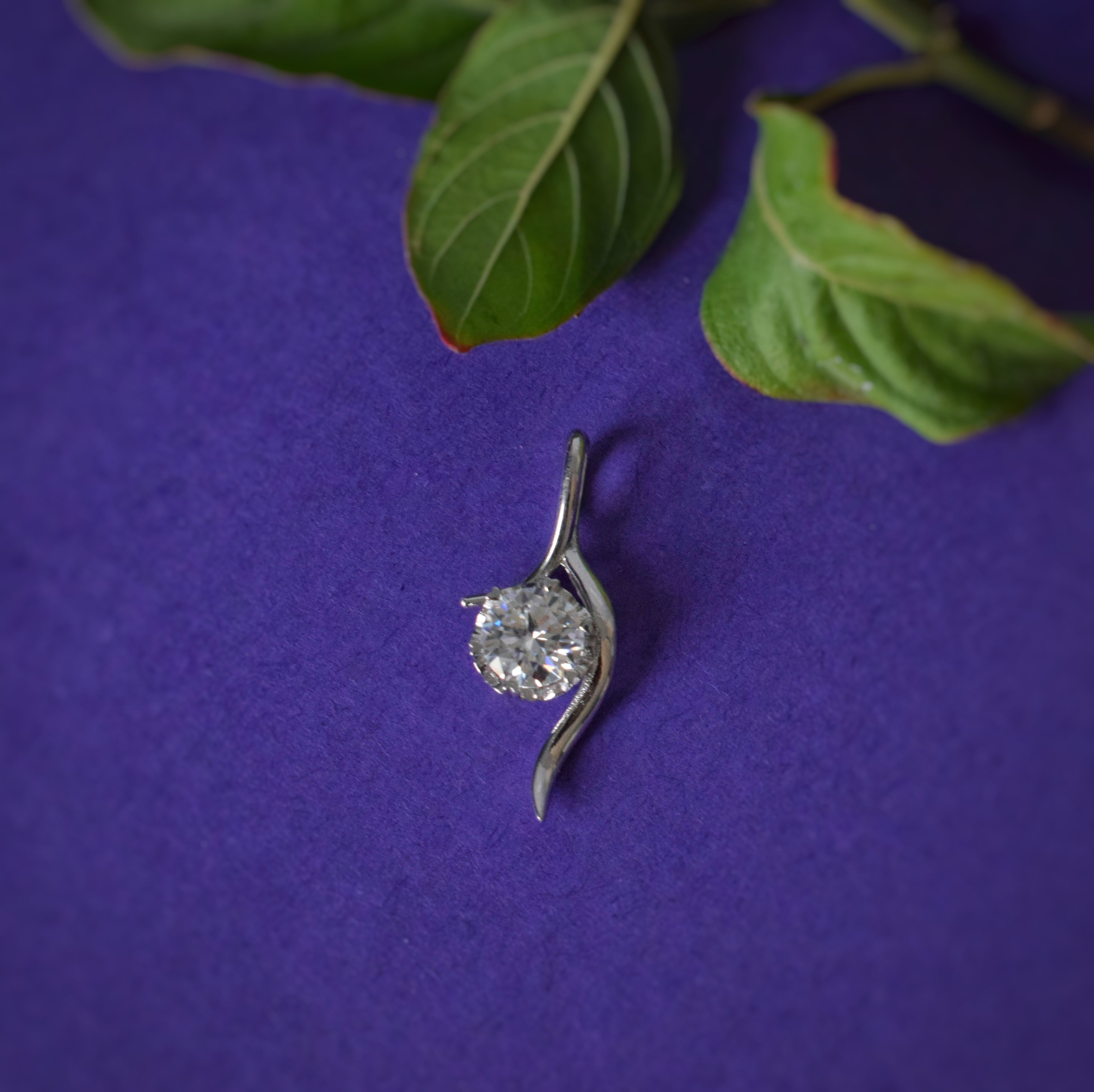 925 Sterling silver Swirl Pendant in 1 Ct Moissanite Diamond