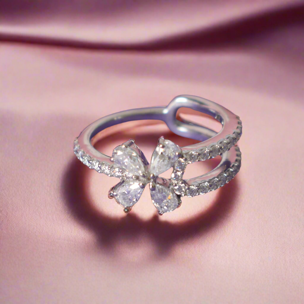 Sterling silver Flower ring witn Moissanite Diamond