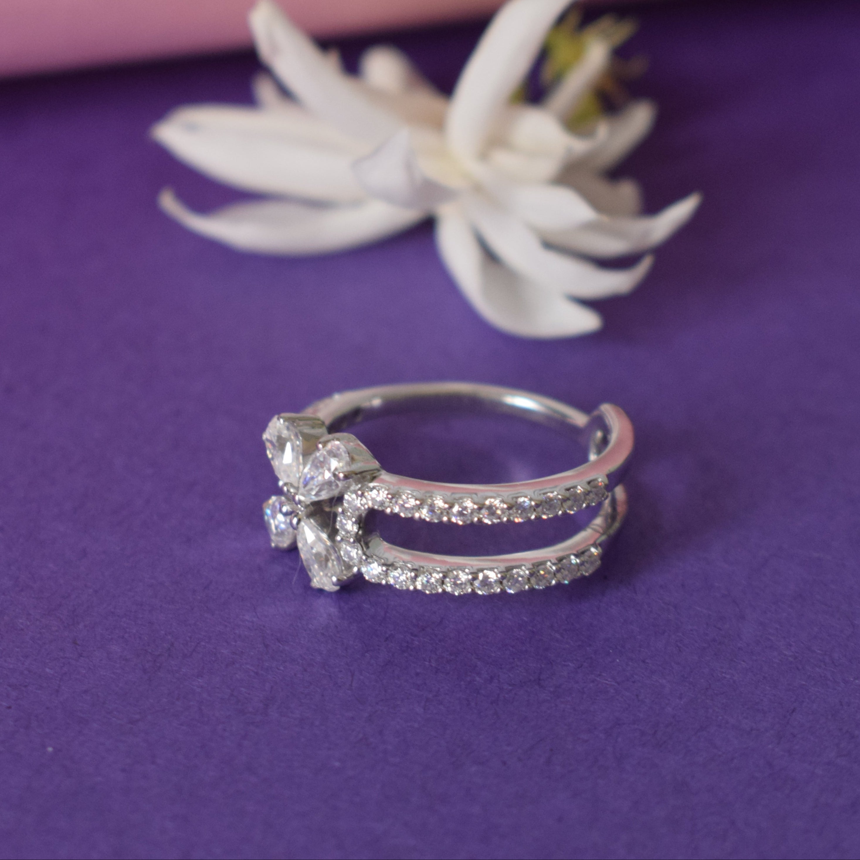 Sterling silver Flower ring witn Moissanite Diamond