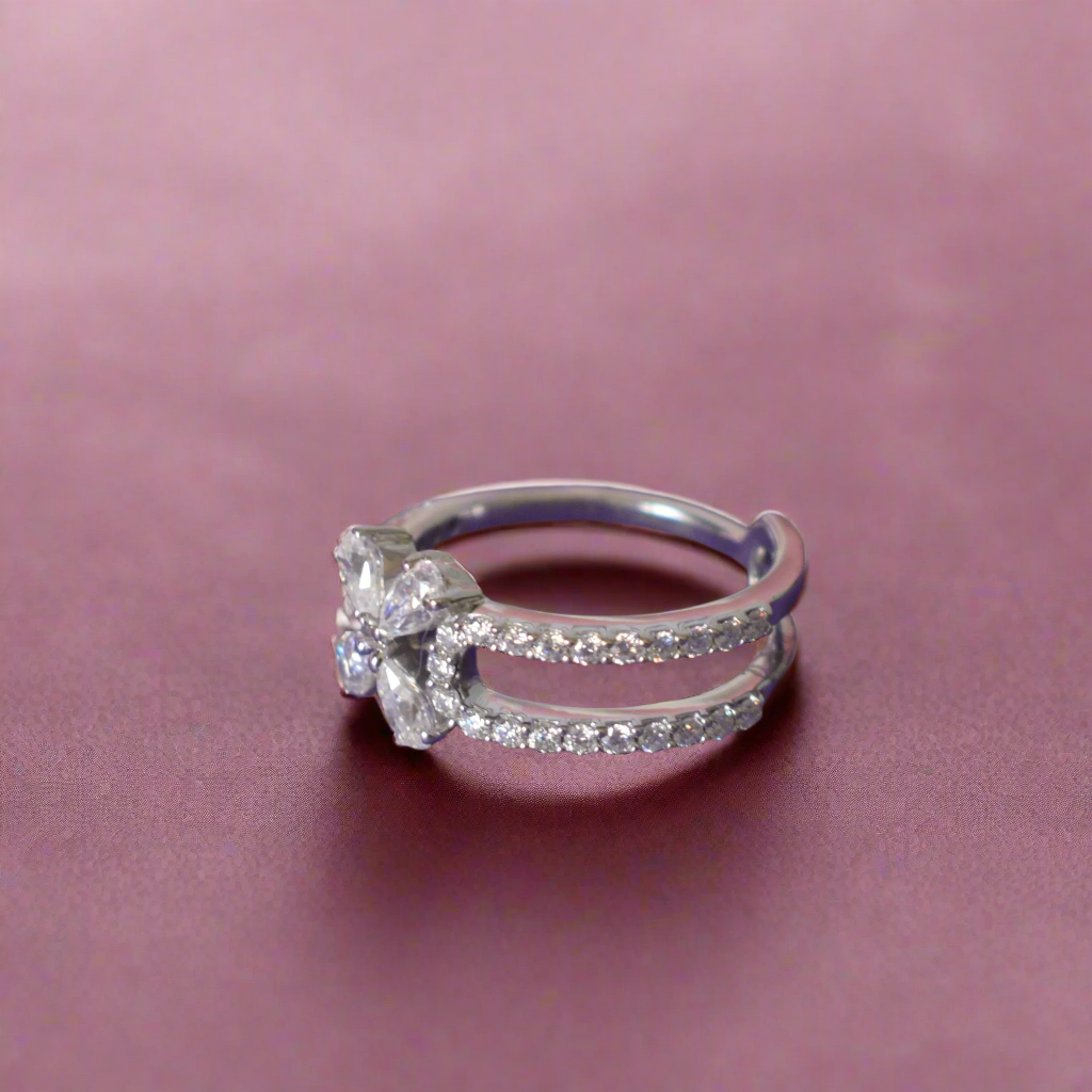 Sterling silver Flower ring witn Moissanite Diamond