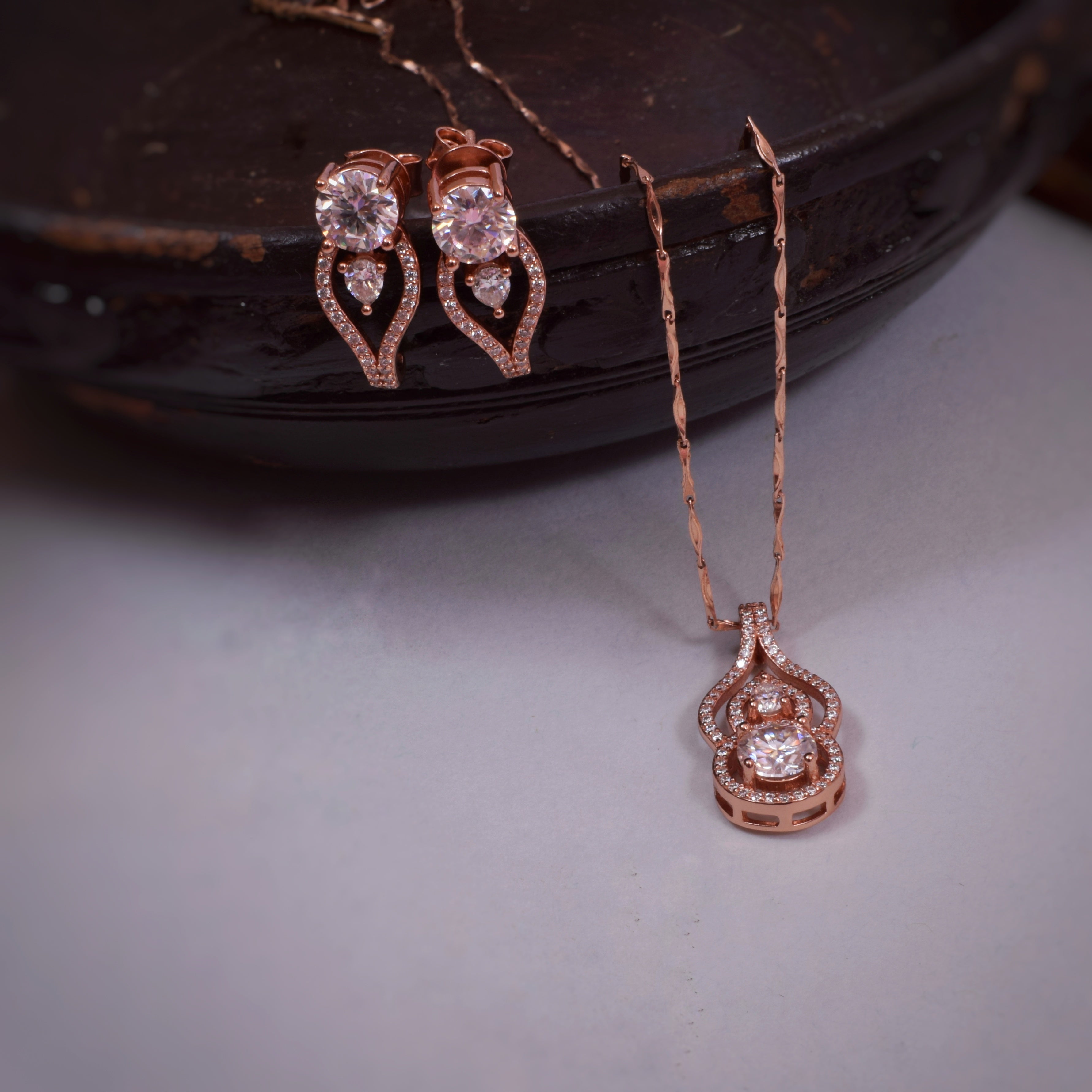 Minimal Moissanite Solitaire Pendant Set in 925 Silver for Women’s