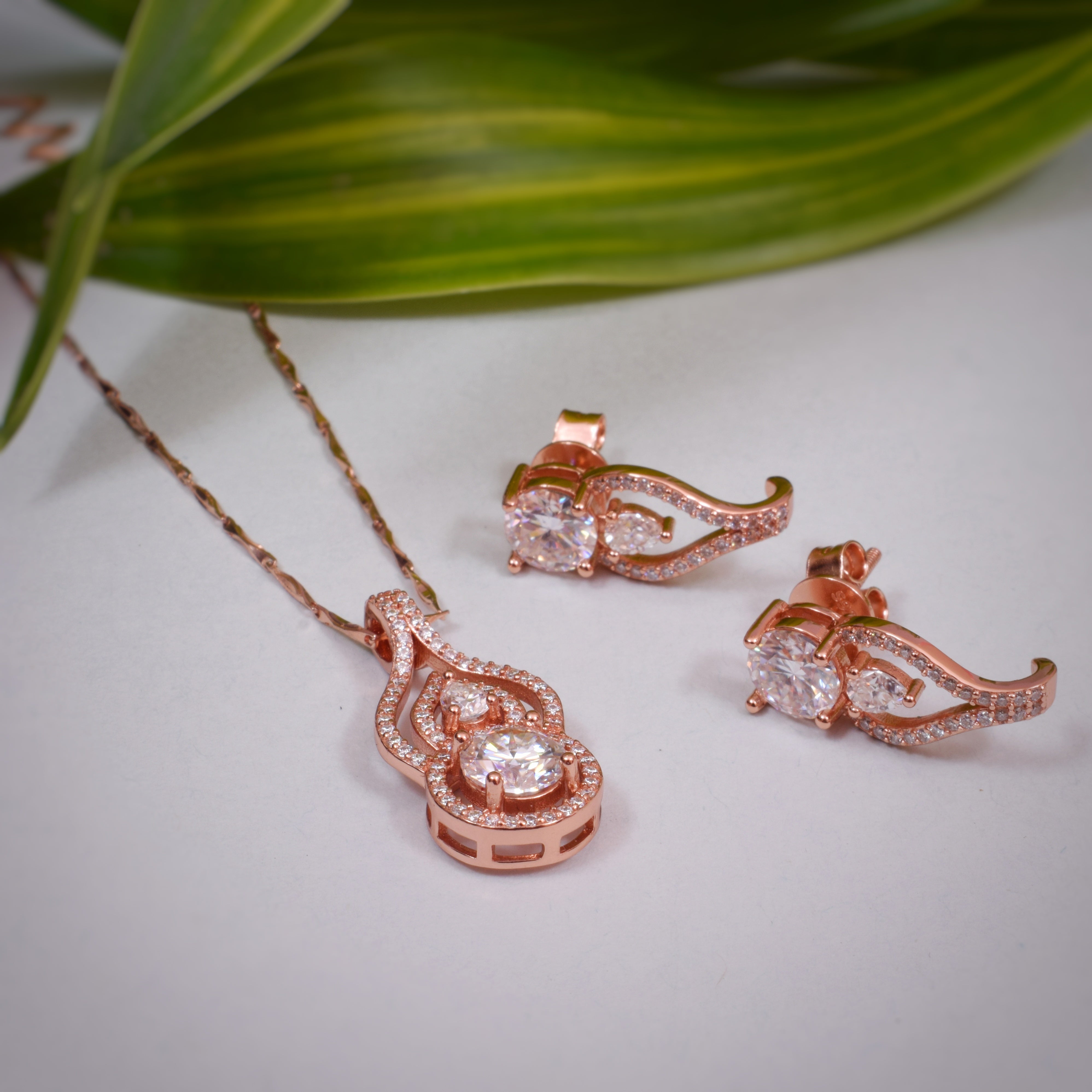 Minimal Moissanite Solitaire Pendant Set in 925 Silver for Women’s