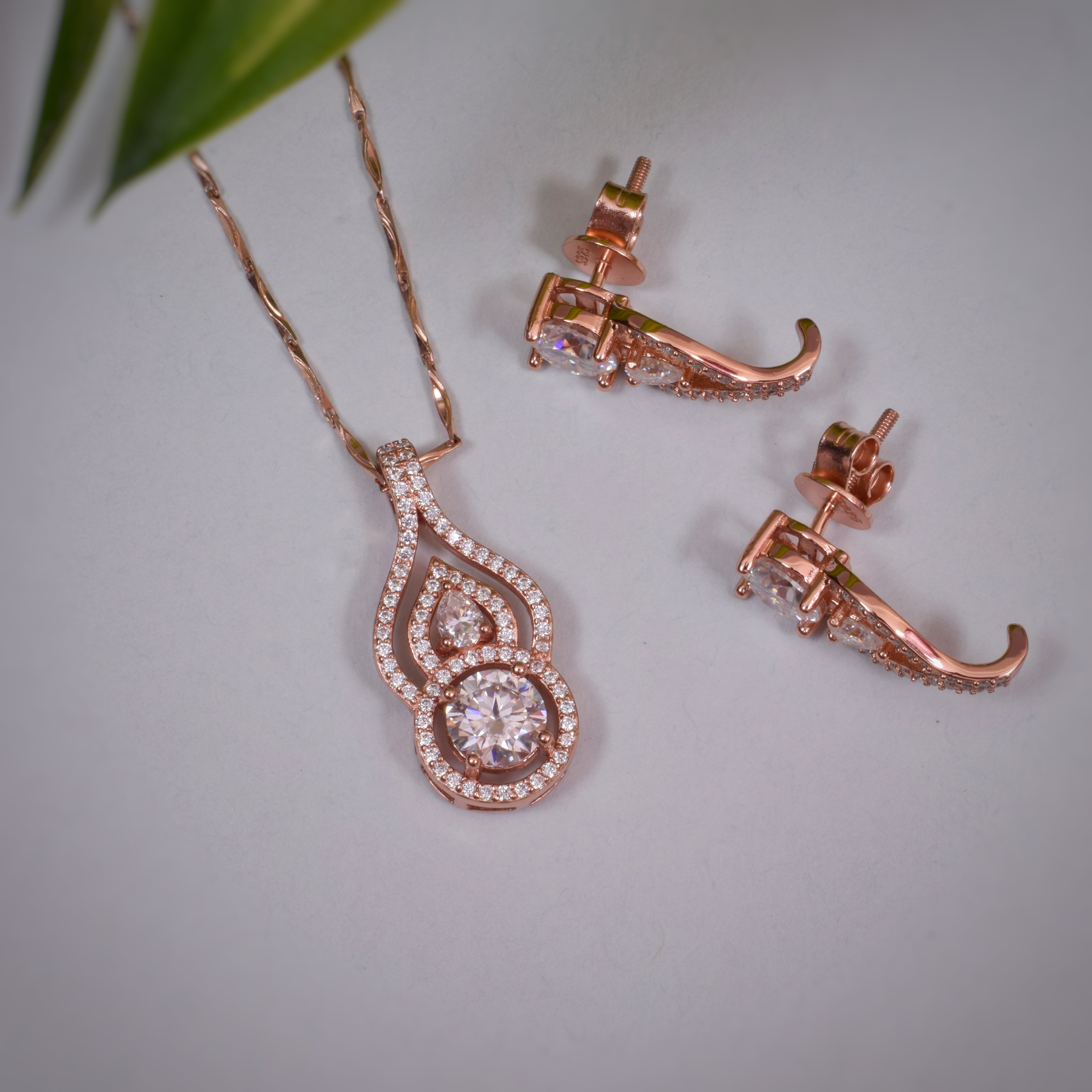 Minimal Moissanite Solitaire Pendant Set in 925 Silver for Women’s