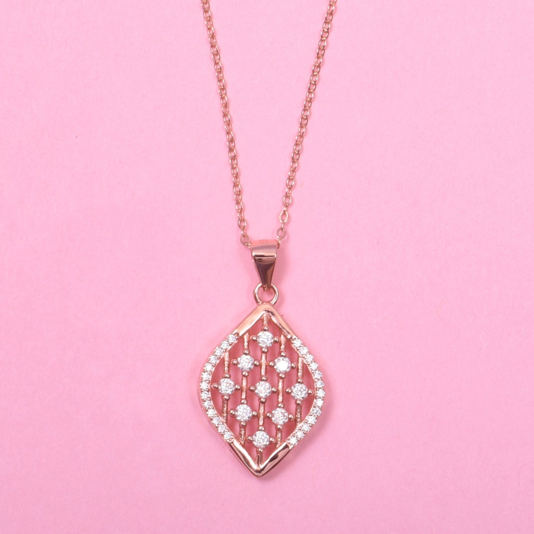 Sand Dune Alluring Moissanite Silver Pendant set