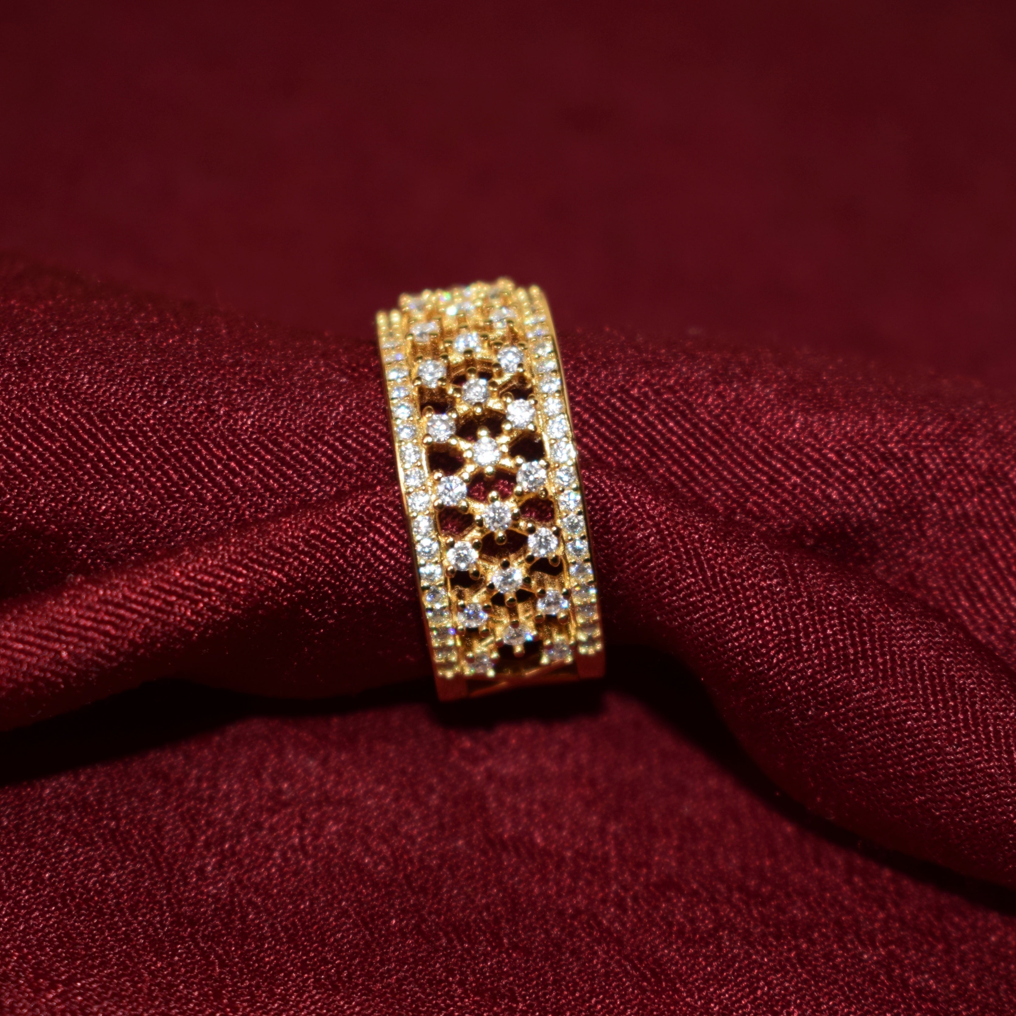 Moissanite Fern Band Ring in yellow Gold Rhodium