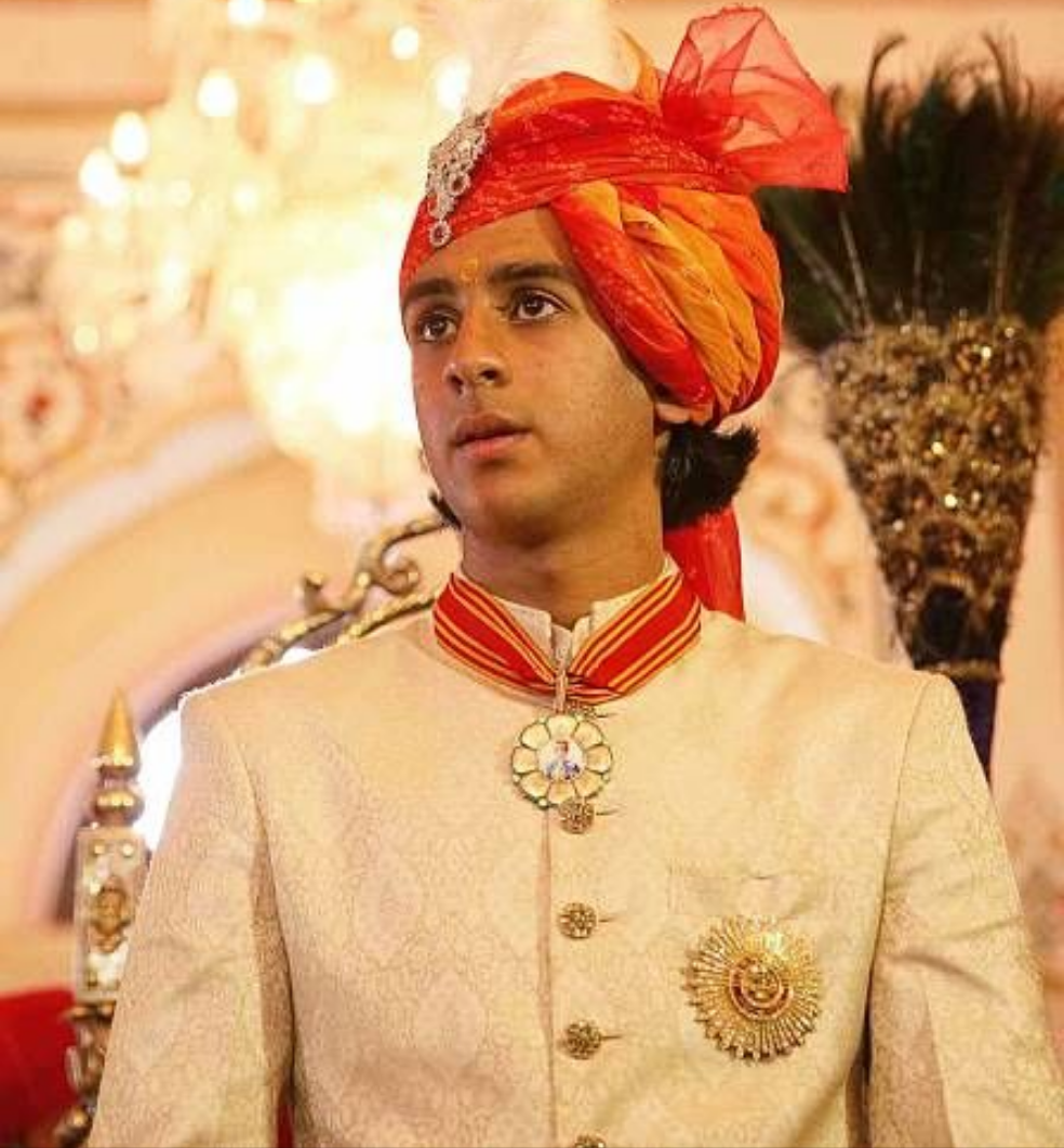 Heritage Sun Moissanite Brooch Inspired by Padmanabh Singh — Jaipur Royal Edit