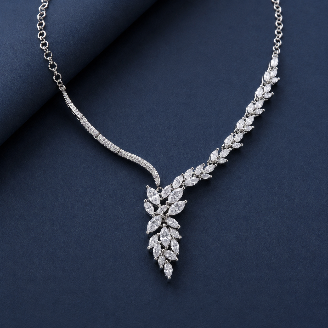 Moissanite Shine Minimal Necklace – Perfect Date Look