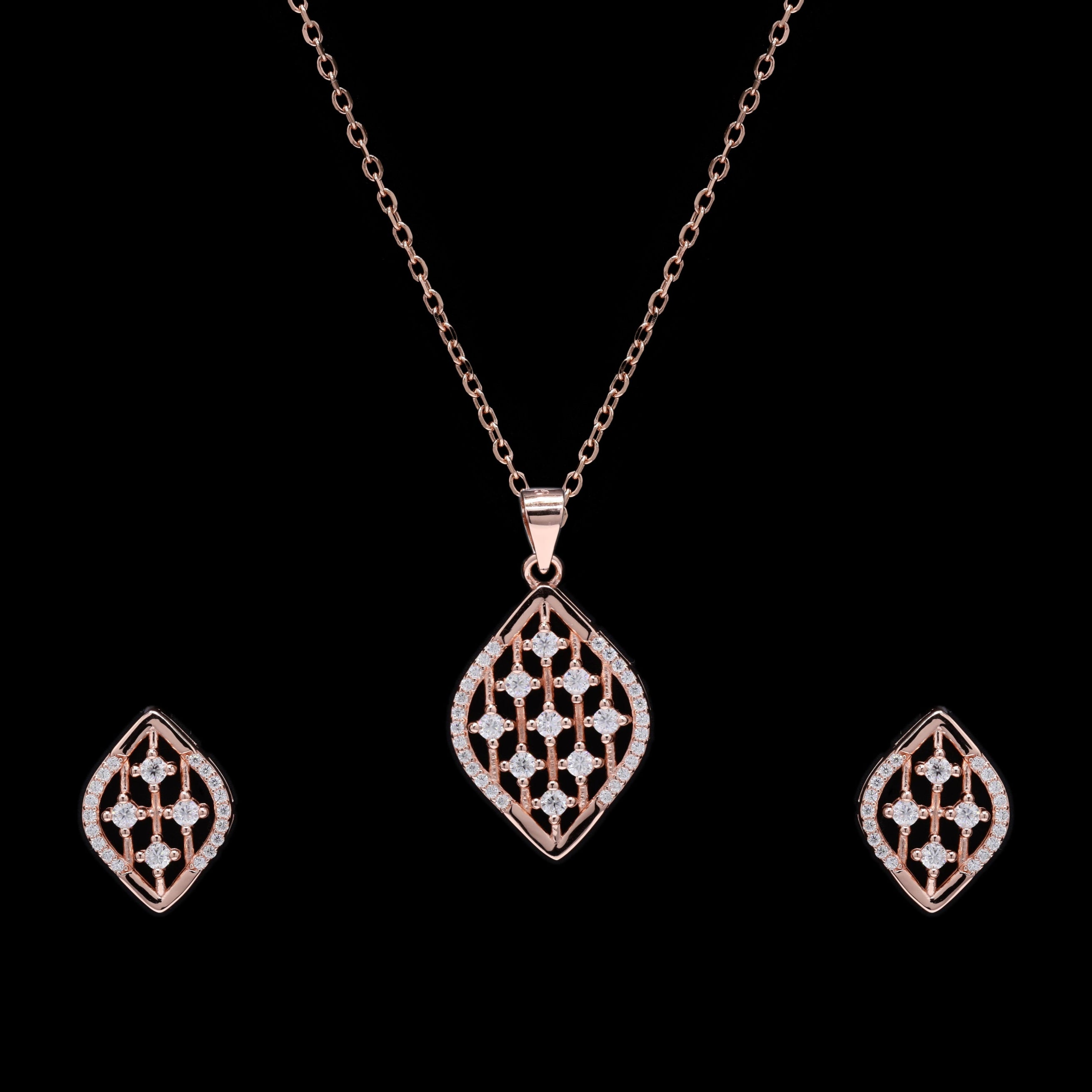 Sand Dune Alluring Moissanite Silver Pendant set