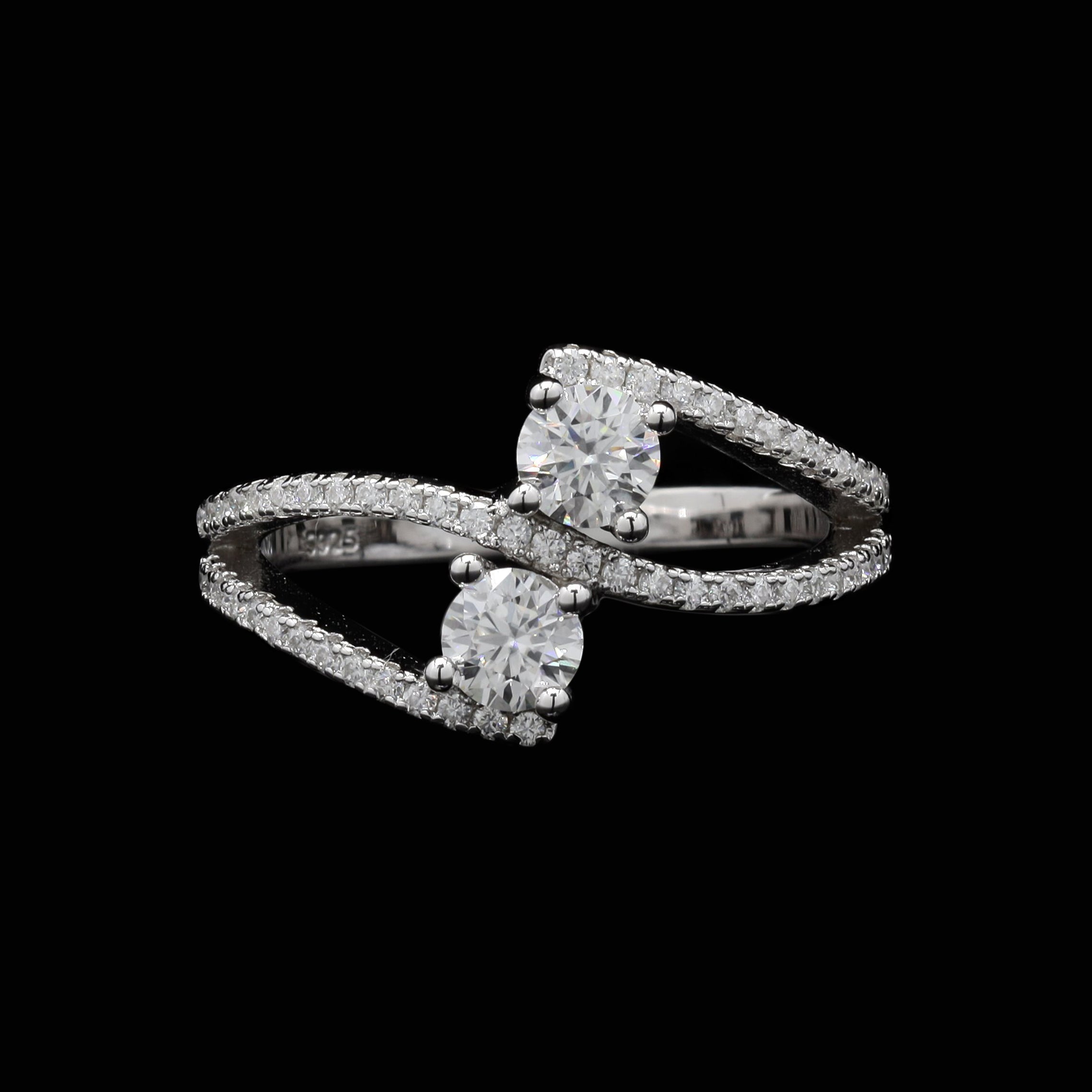 Twisted Design Finger Ring in Sterling Silver with Moissanite