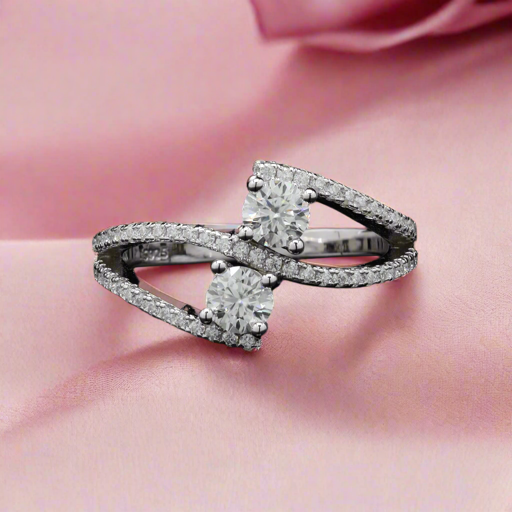 Twisted Design Finger Ring in Sterling Silver with Moissanite