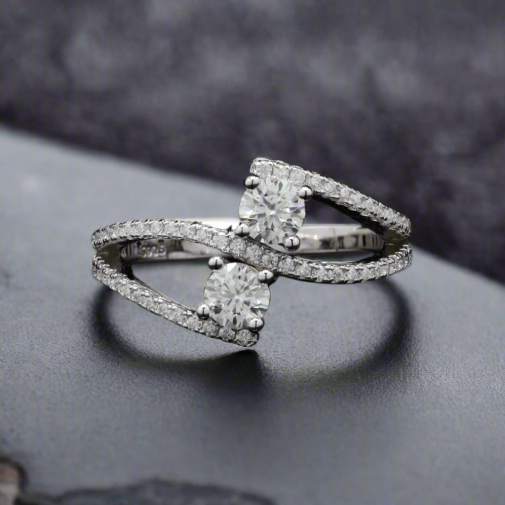 Twisted Design Finger Ring in Sterling Silver with Moissanite