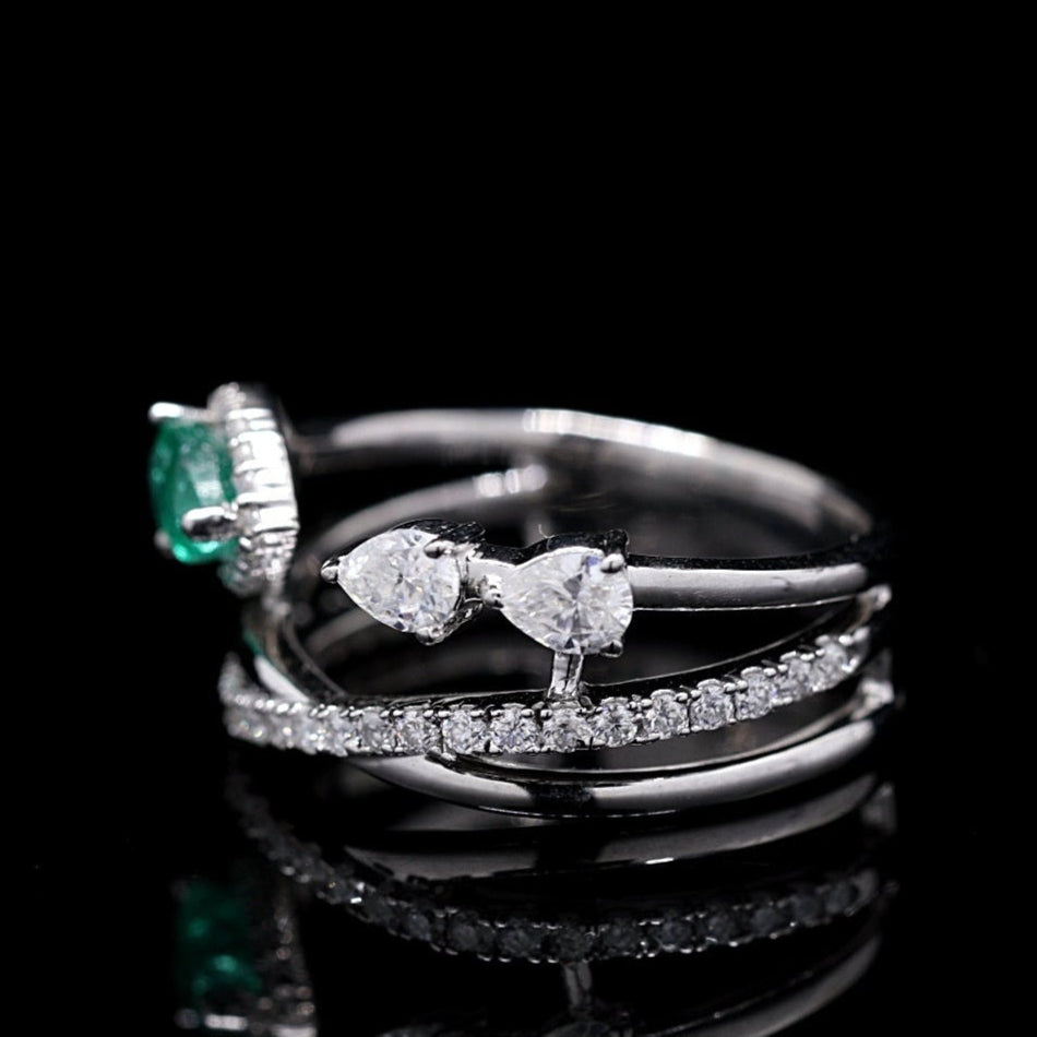 Lab Grown Emerald Pear ring