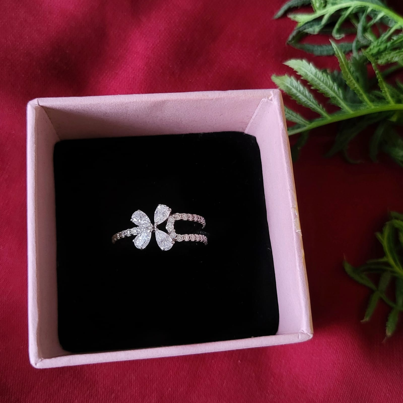 Sterling silver Flower ring witn Moissanite Diamond