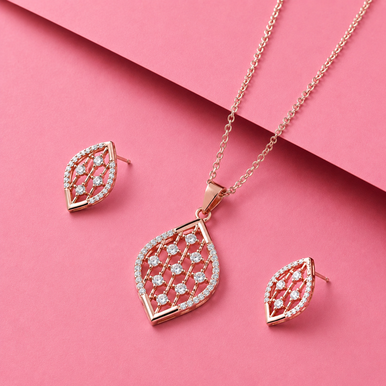 Sand Dune Alluring Moissanite Silver Pendant set