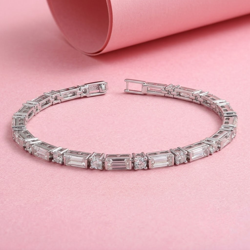 Round/Baguette Elegant Bracelet in 925 Silver