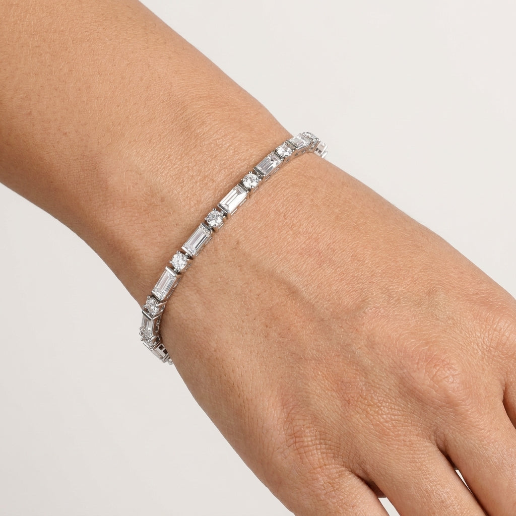 Round/Baguette Elegant Bracelet in 925 Silver