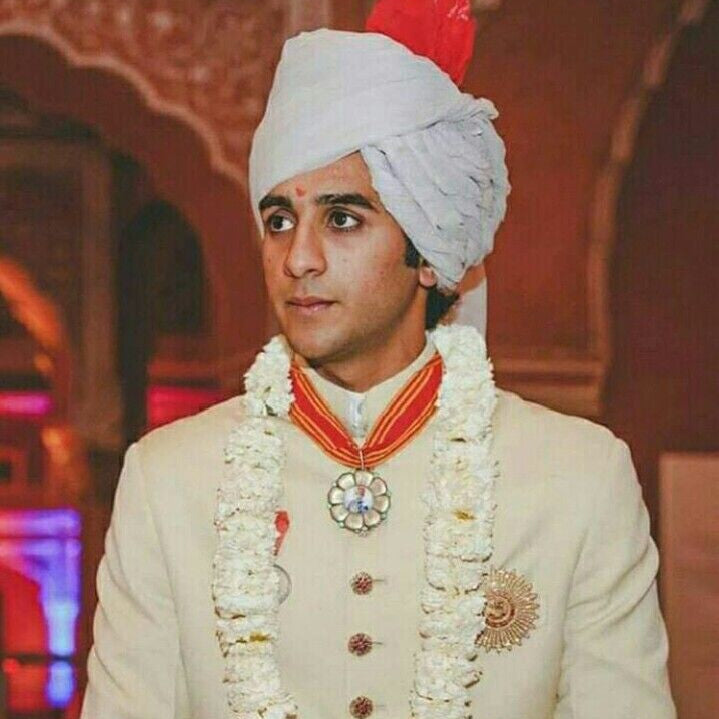 Heritage Sun Moissanite Brooch Inspired by Padmanabh Singh — Jaipur Royal Edit
