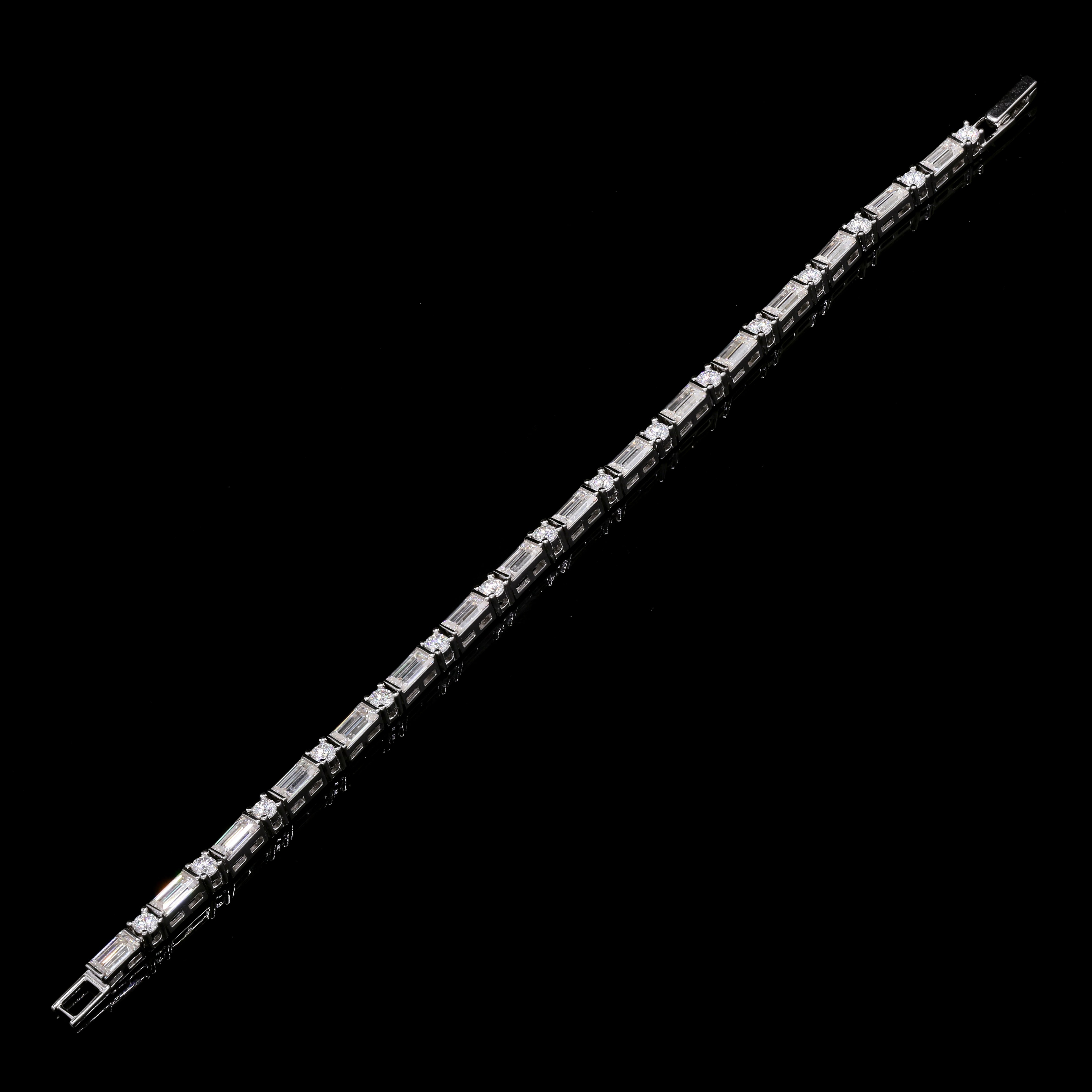 Round/Baguette Elegant Bracelet in 925 Silver