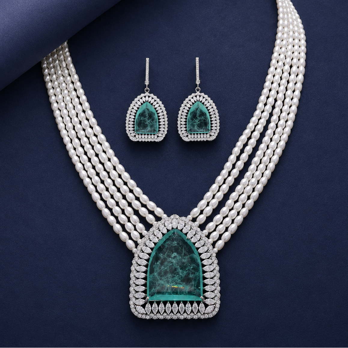 Eterna Green 925 Silver Pearl Necklace with Emerald & Moissanite