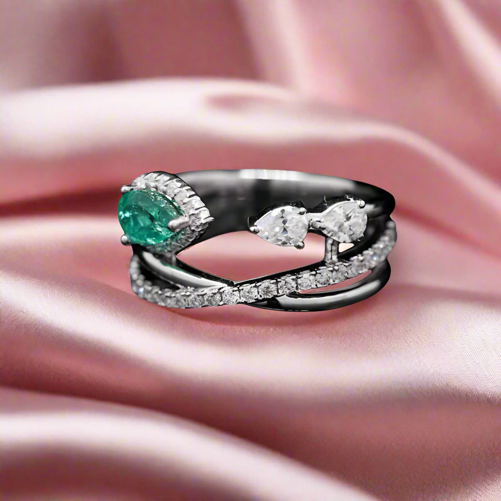 Lab Grown Emerald Pear ring