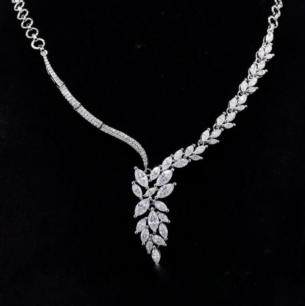 Moissanite Shine Minimal Necklace – Perfect Date Look