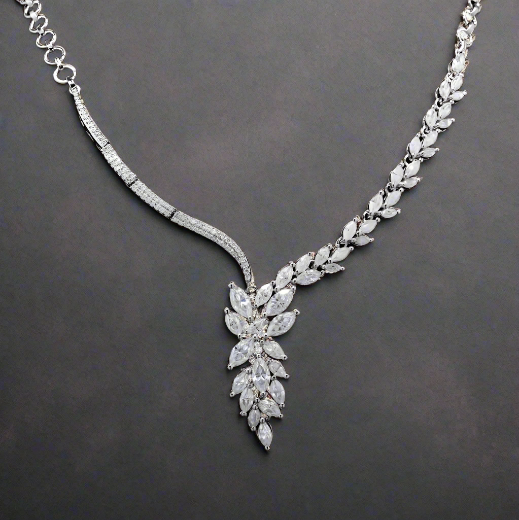 Moissanite Shine Minimal Necklace – Perfect Date Look