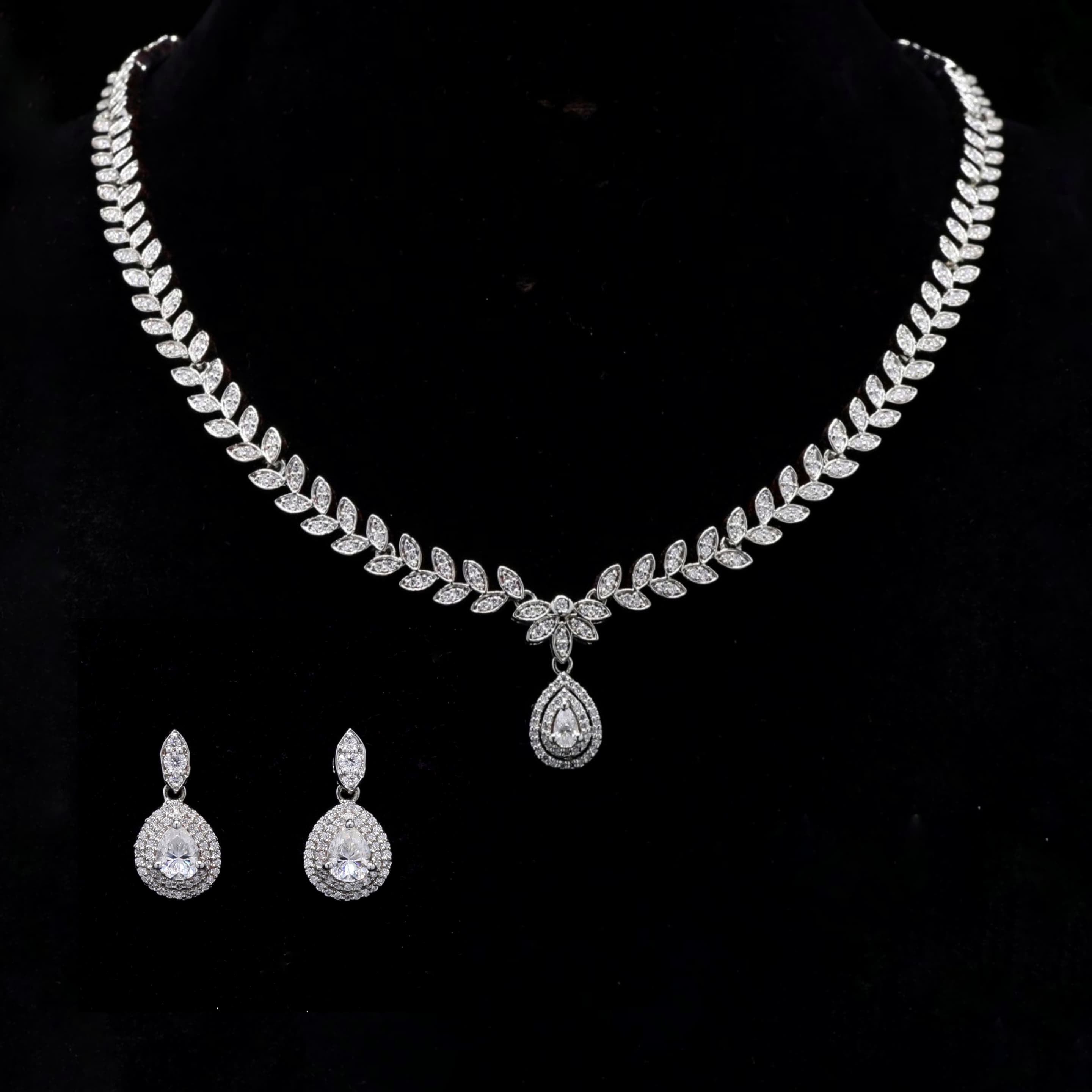 Sitara Luxe 925 Silver Sparkle Necklace