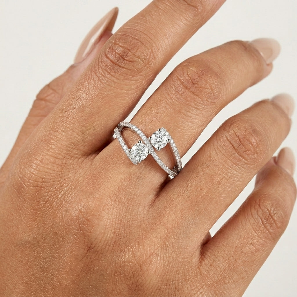 Twisted Design Finger Ring in Sterling Silver with Moissanite