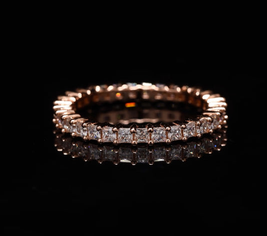 Rose Gold Moissanite Diamond-Studded Band Ring