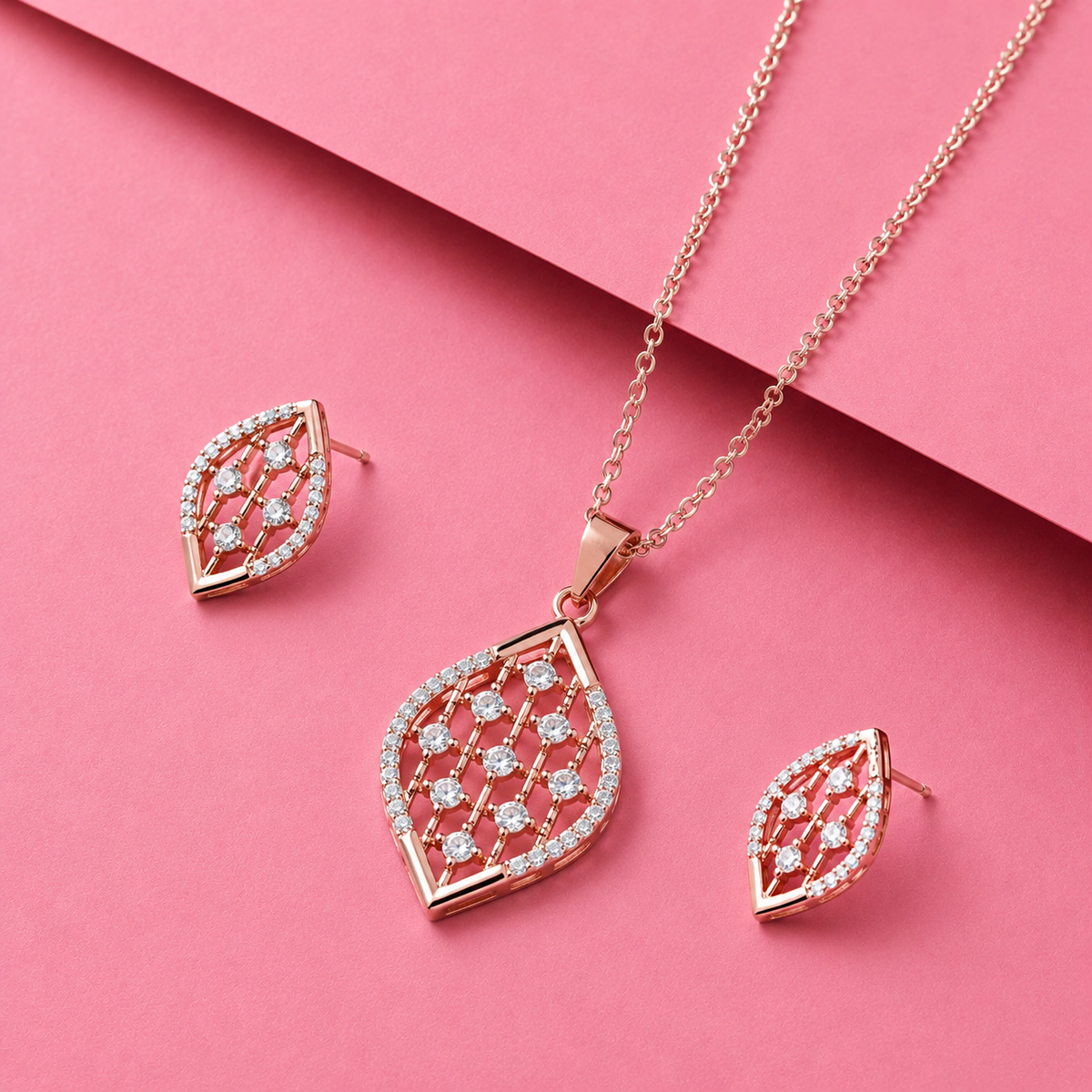 Sand Dune Alluring Moissanite Silver Pendant set