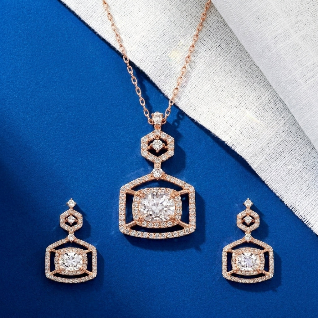 Evora Pendant Set in Sterling Silver & Moissanite